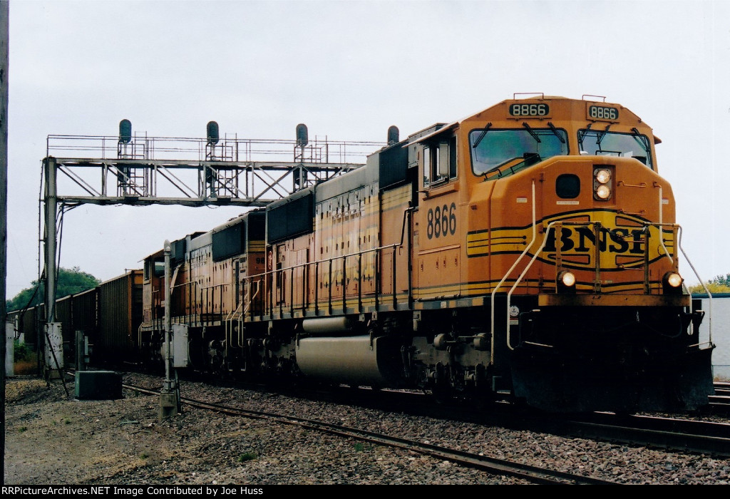 BNSF 8866 North